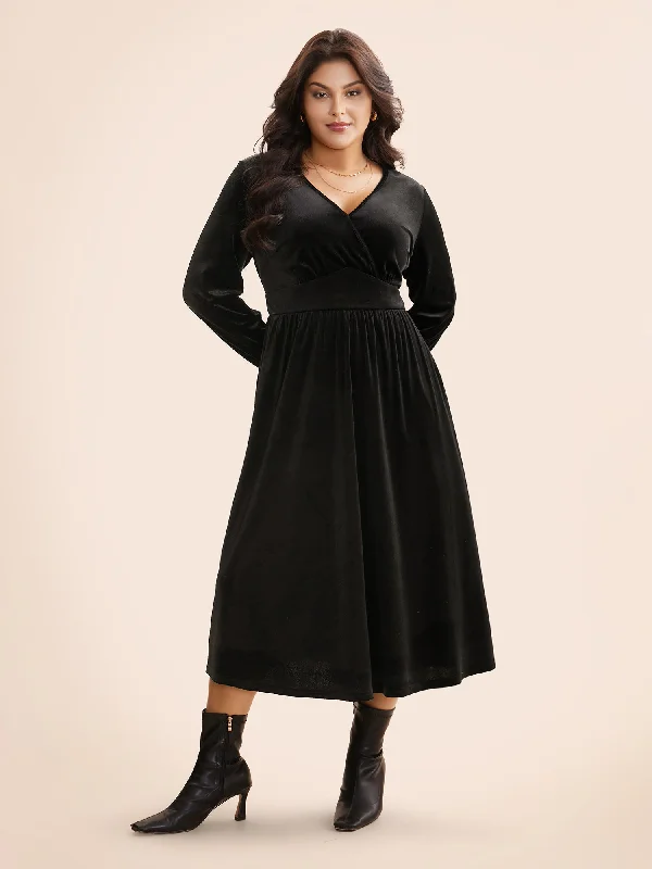  Women's Vintage GarmentsVelvet Overlap Collar Shirred Gathered Dress Women's Vintage Garments