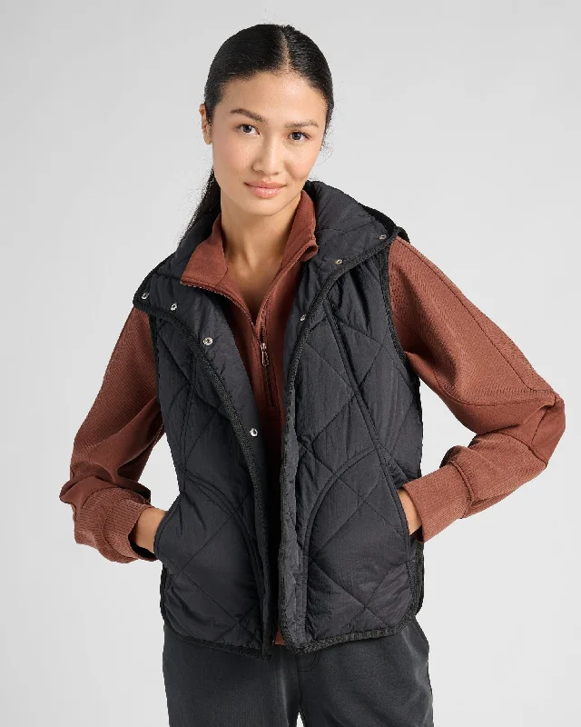  Chic Women's Outfit IdeasQuilted Vest Chic Women's Outfit Ideas