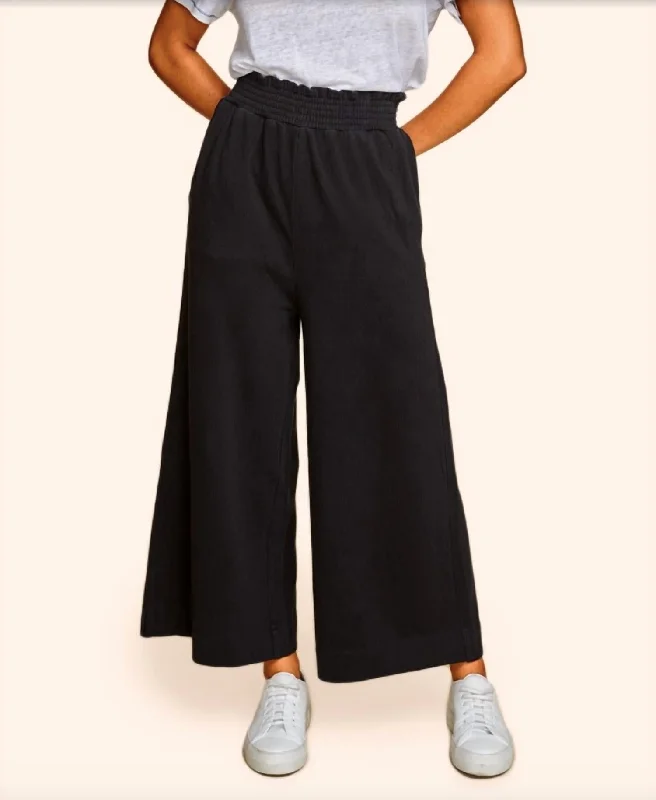  Women's Casual Apparel For WeekendsWide Leg Crop Pant In Black Women's Casual Apparel For Weekends